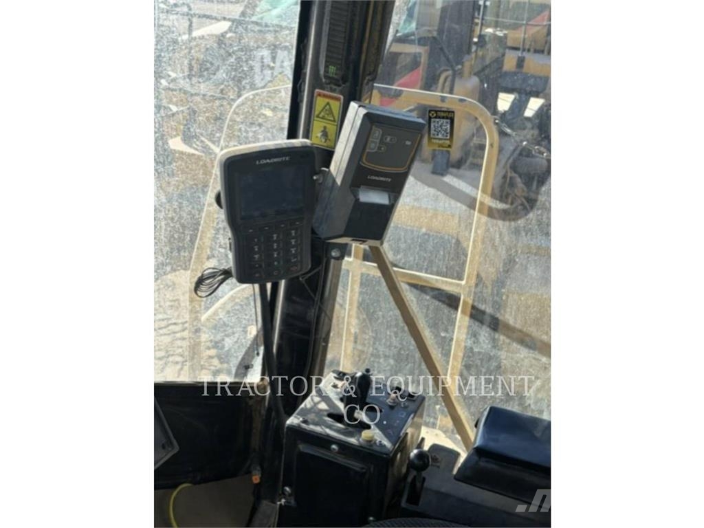 CAT 988H Iekrāvēji uz riteņiem
