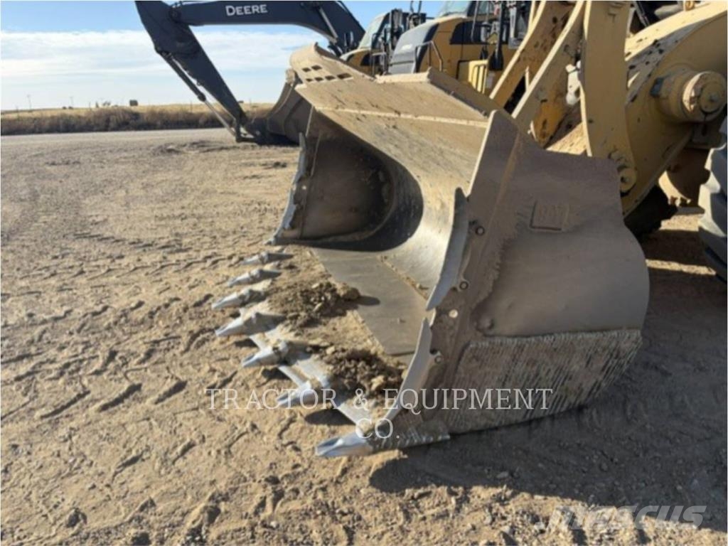 CAT 988H Iekrāvēji uz riteņiem