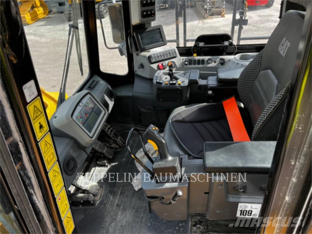 CAT 988KXE Iekrāvēji uz riteņiem