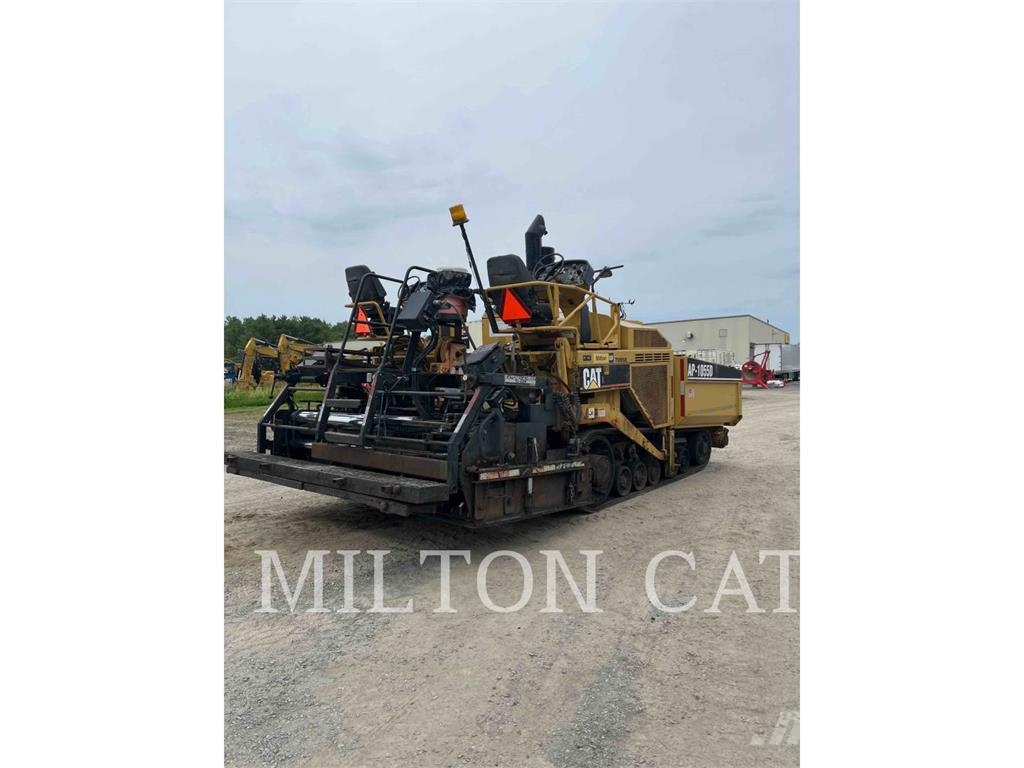 CAT AP-1055D Asfaltafwerkmachines