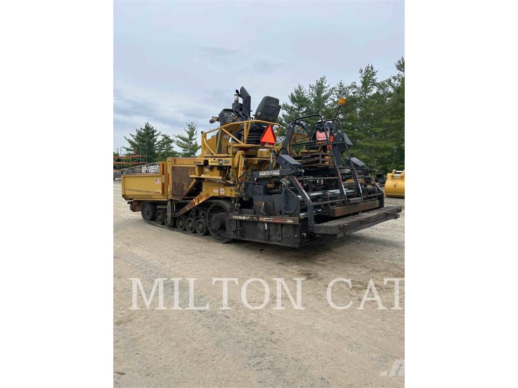 CAT AP-1055D Asfaltafwerkmachines