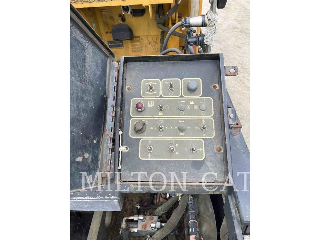 CAT AP-1055D Asfaltafwerkmachines