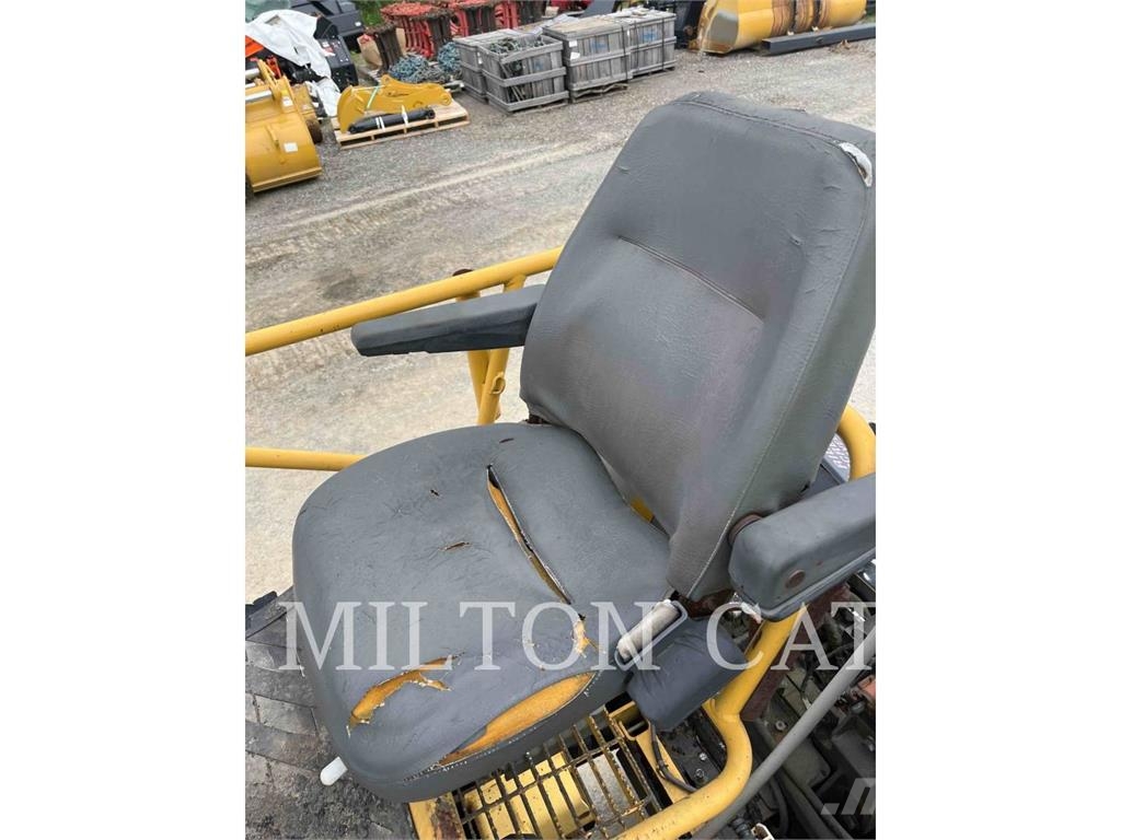 CAT AP-1055D Asfaltafwerkmachines