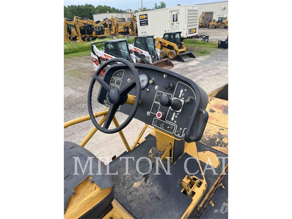 CAT AP-1055D Asfaltafwerkmachines