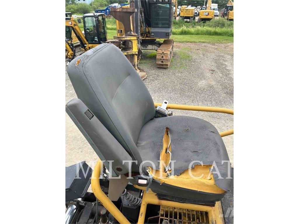 CAT AP-1055D Asfaltafwerkmachines