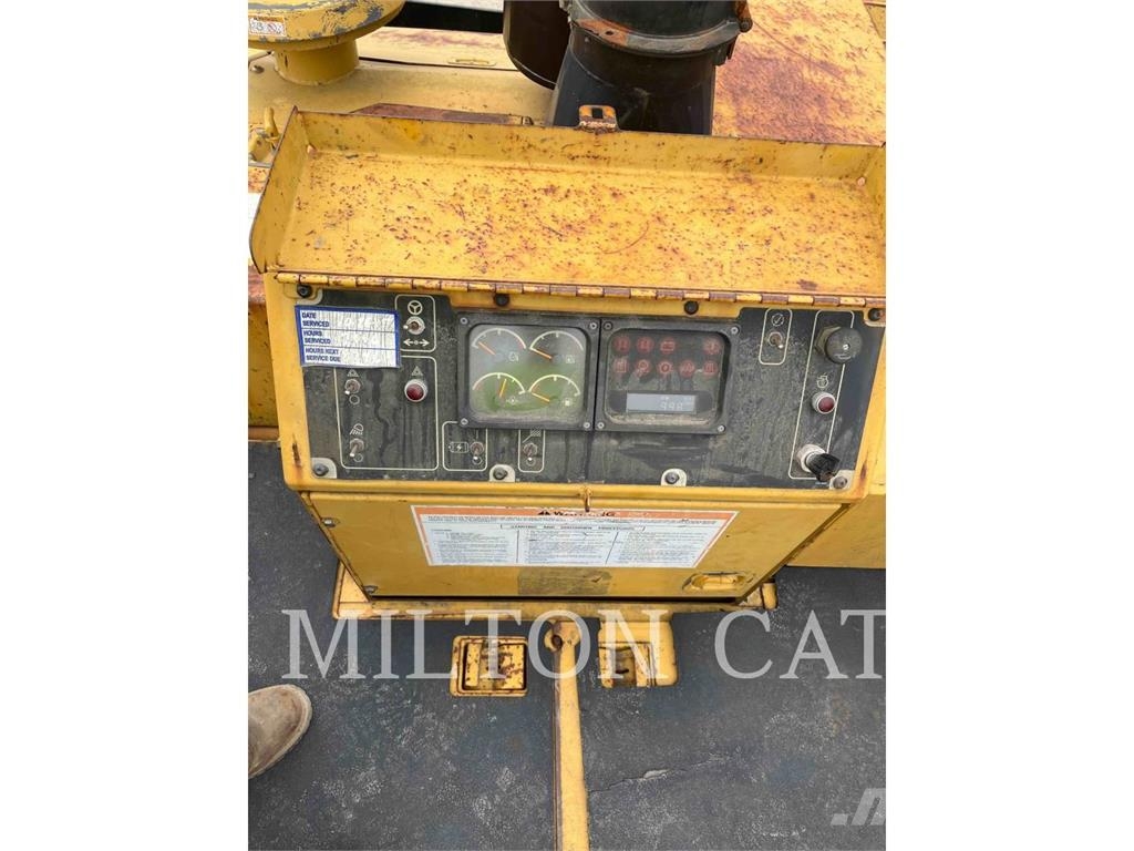 CAT AP-1055D Asfaltafwerkmachines