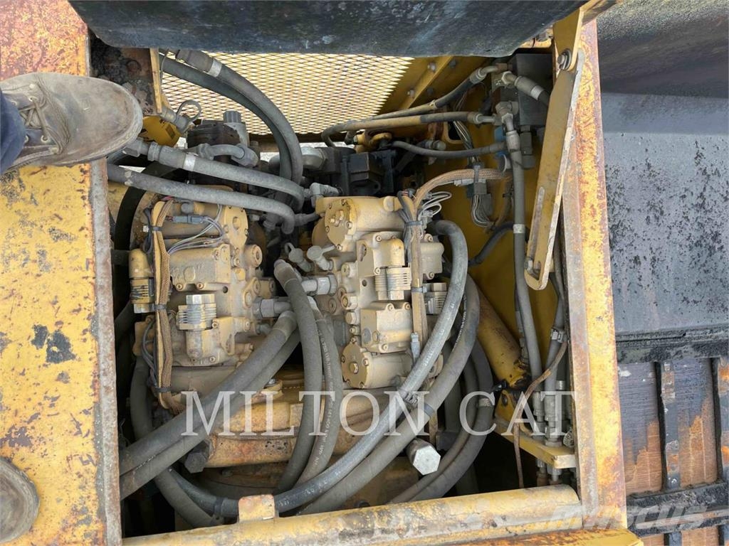 CAT AP-1055D Asfaltafwerkmachines