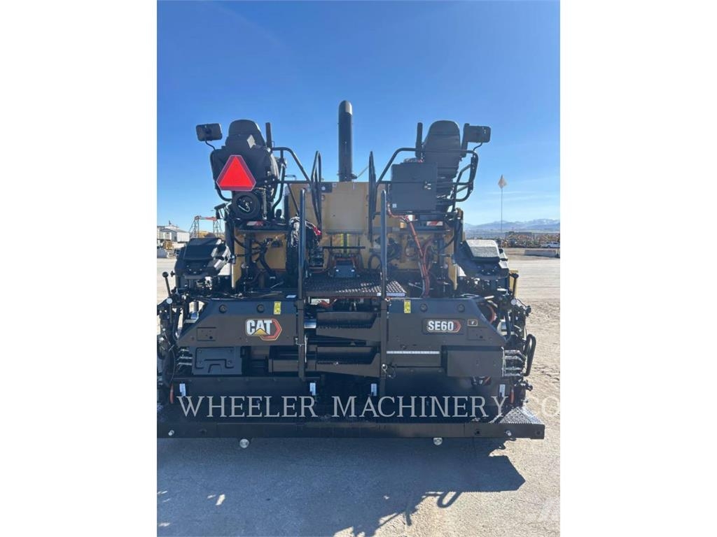CAT AP1055 Машини за асфалт
