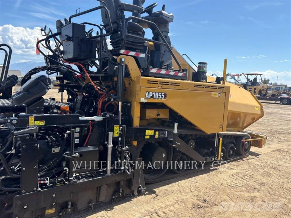 CAT AP1055 Asfaltafwerkmachines