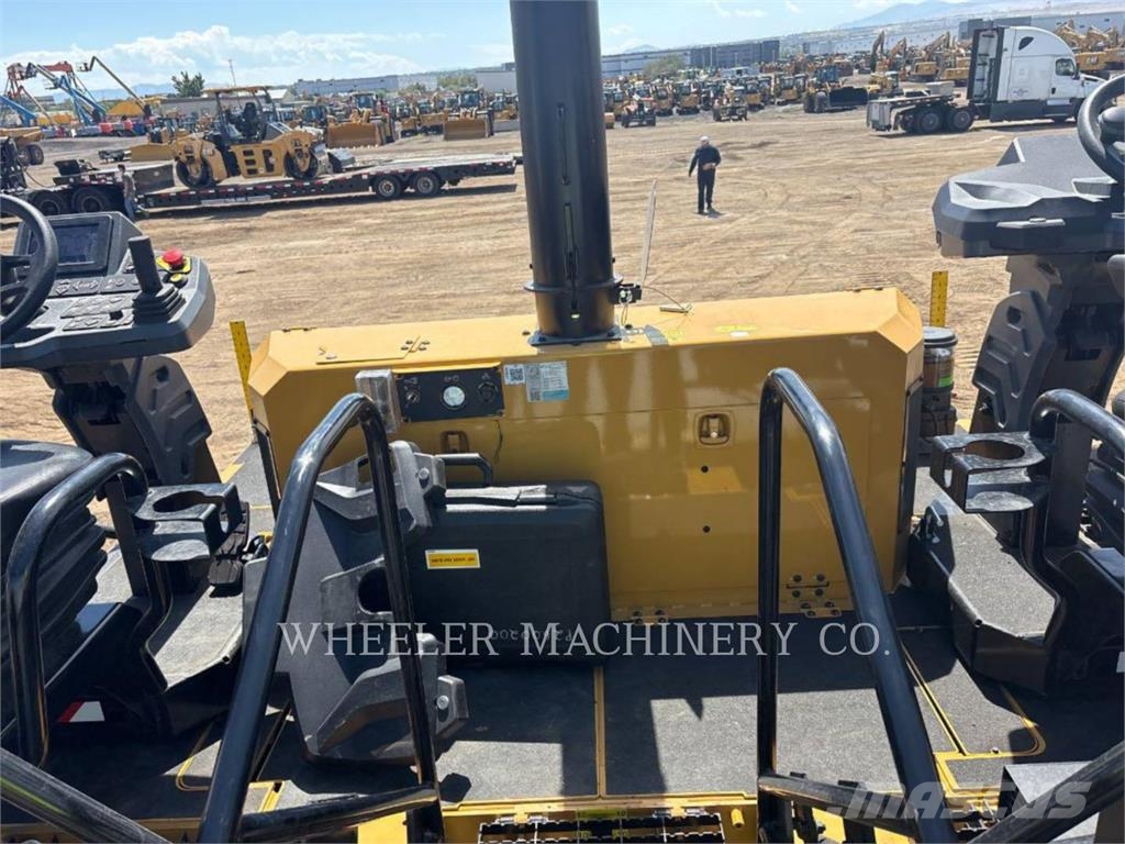 CAT AP1055 Asfaltafwerkmachines