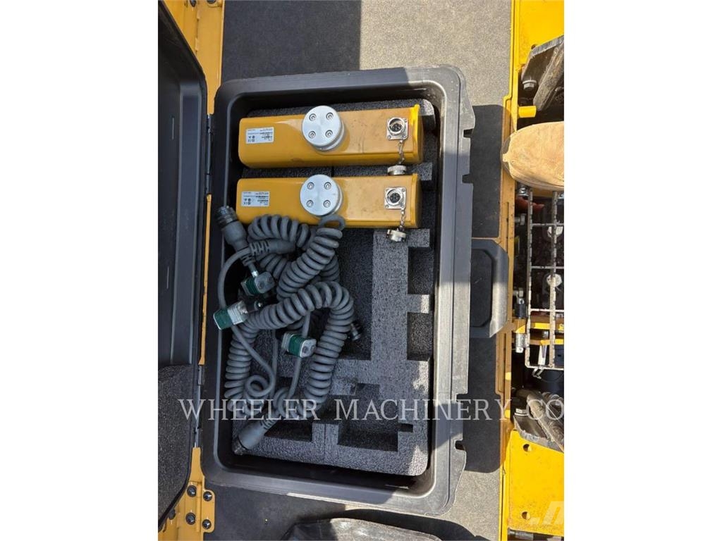 CAT AP1055 Asfaltafwerkmachines