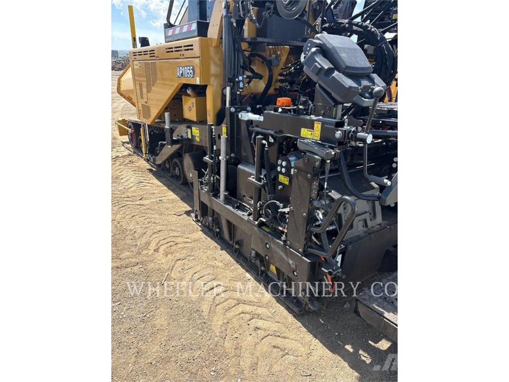 CAT AP1055 Asfaltafwerkmachines