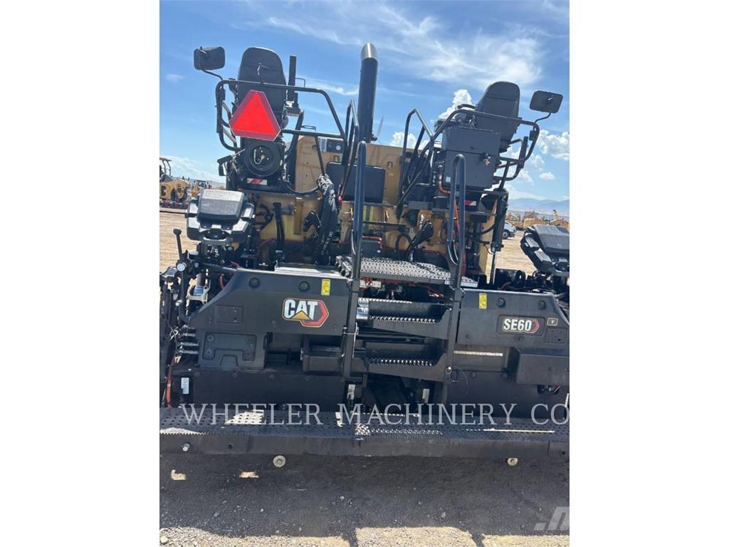CAT AP1055 Asfaltafwerkmachines