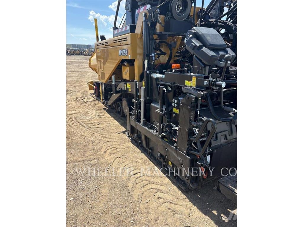 CAT AP1055 Asfaltafwerkmachines