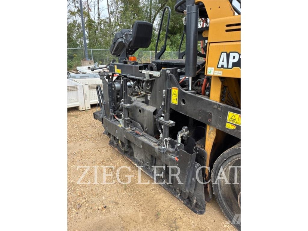 CAT AP1055-08 Asfalta klājēji