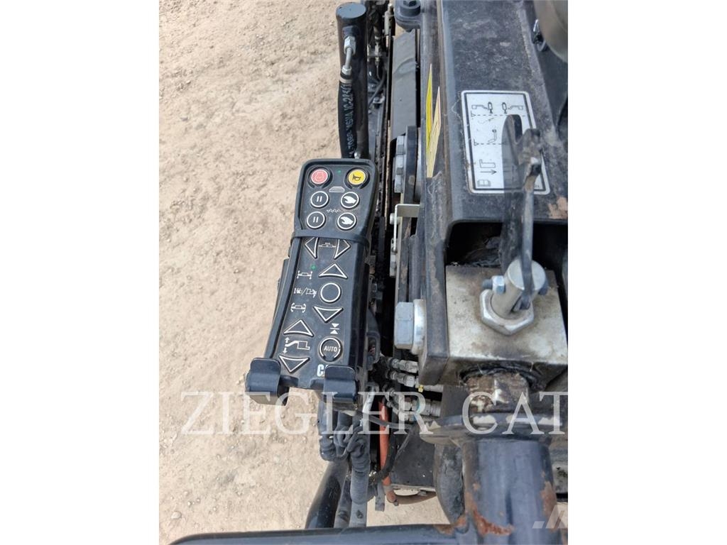 CAT AP1055-08 아스팔트 포장장비