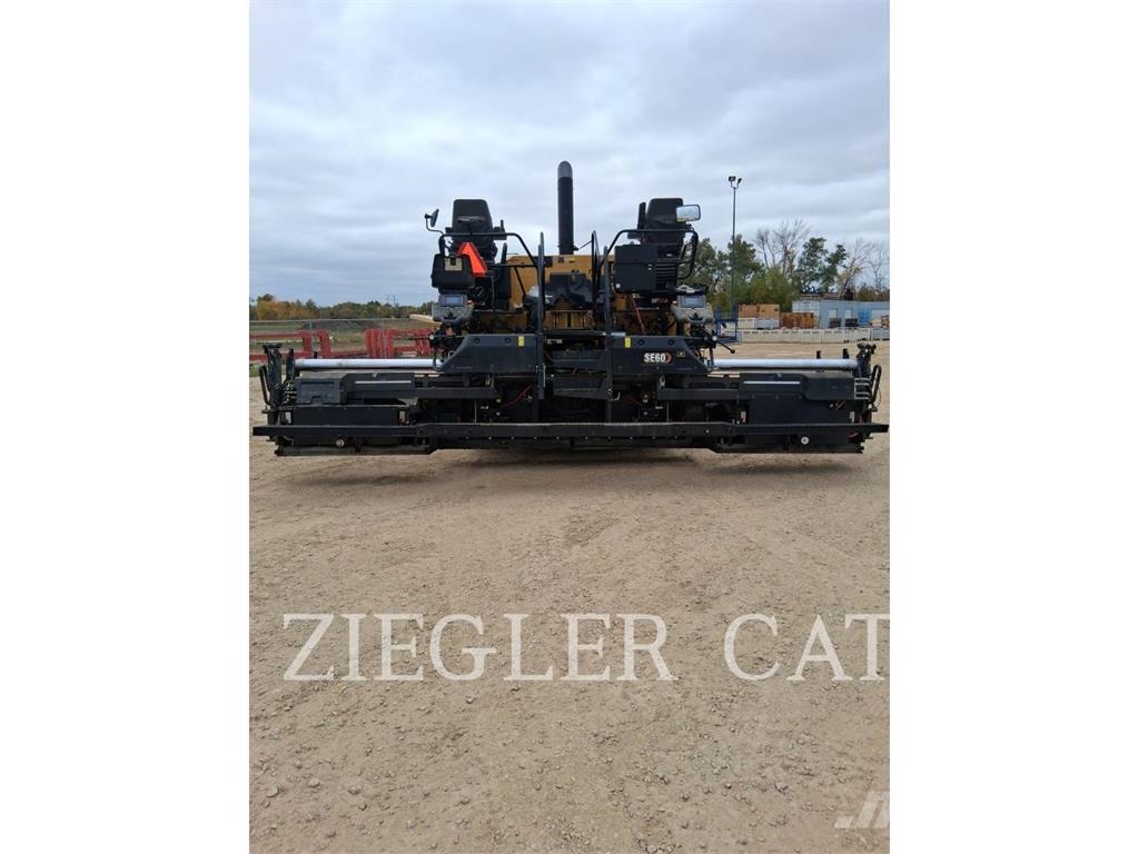 CAT AP1055-08 아스팔트 포장장비