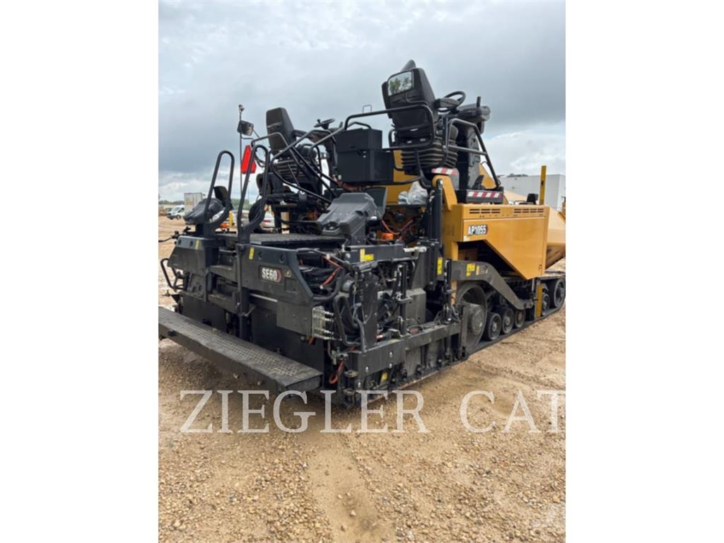 CAT AP1055-08 Asfalta klājēji