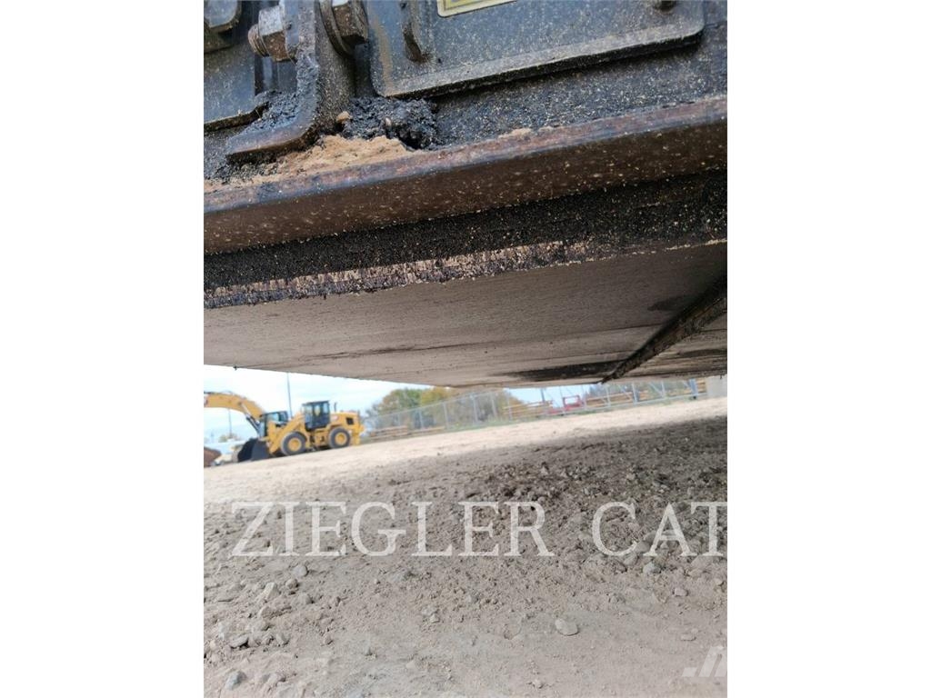 CAT AP1055-08 아스팔트 포장장비