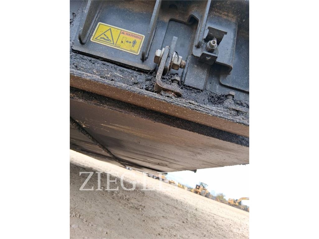 CAT AP1055-08 아스팔트 포장장비