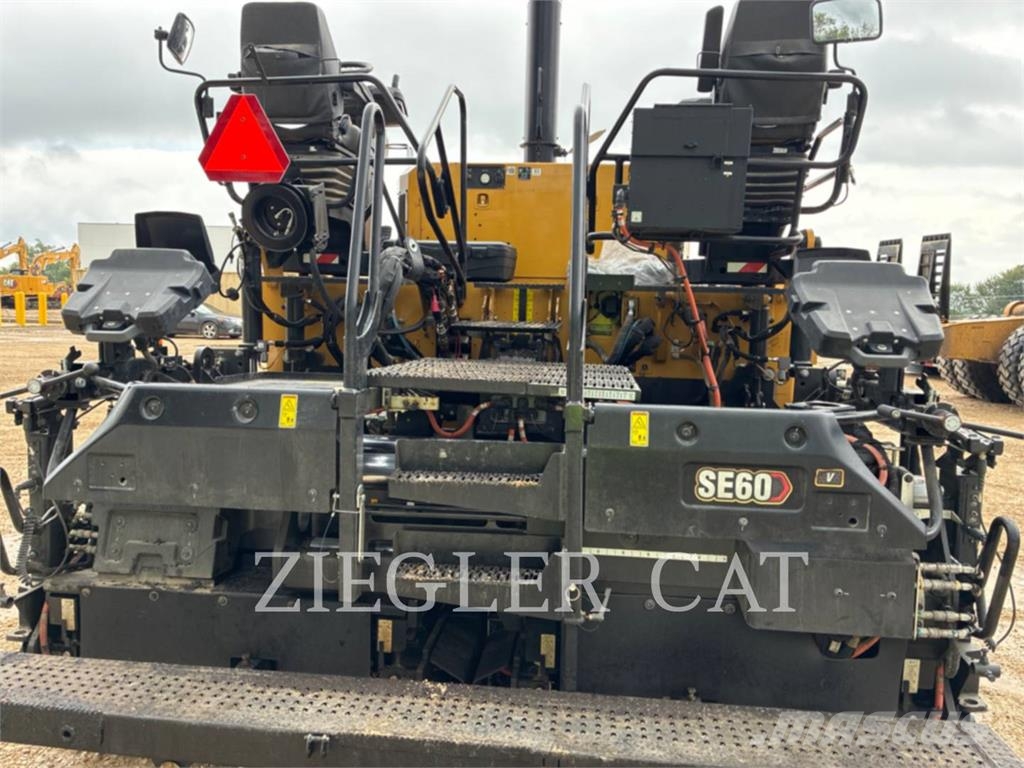 CAT AP1055-08 Asfalta klājēji