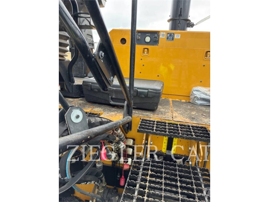 CAT AP1055-08 Asfalta klājēji