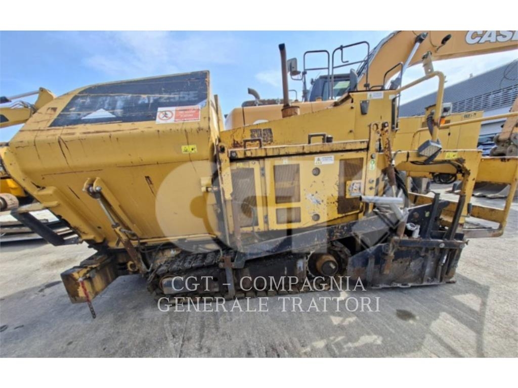CAT AP255E Asfalta klājēji