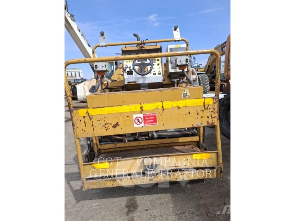 CAT AP255E Asfalta klājēji