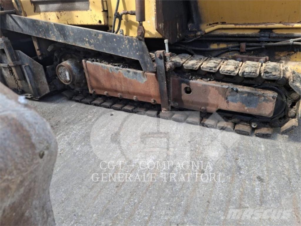CAT AP255E Asfalta klājēji