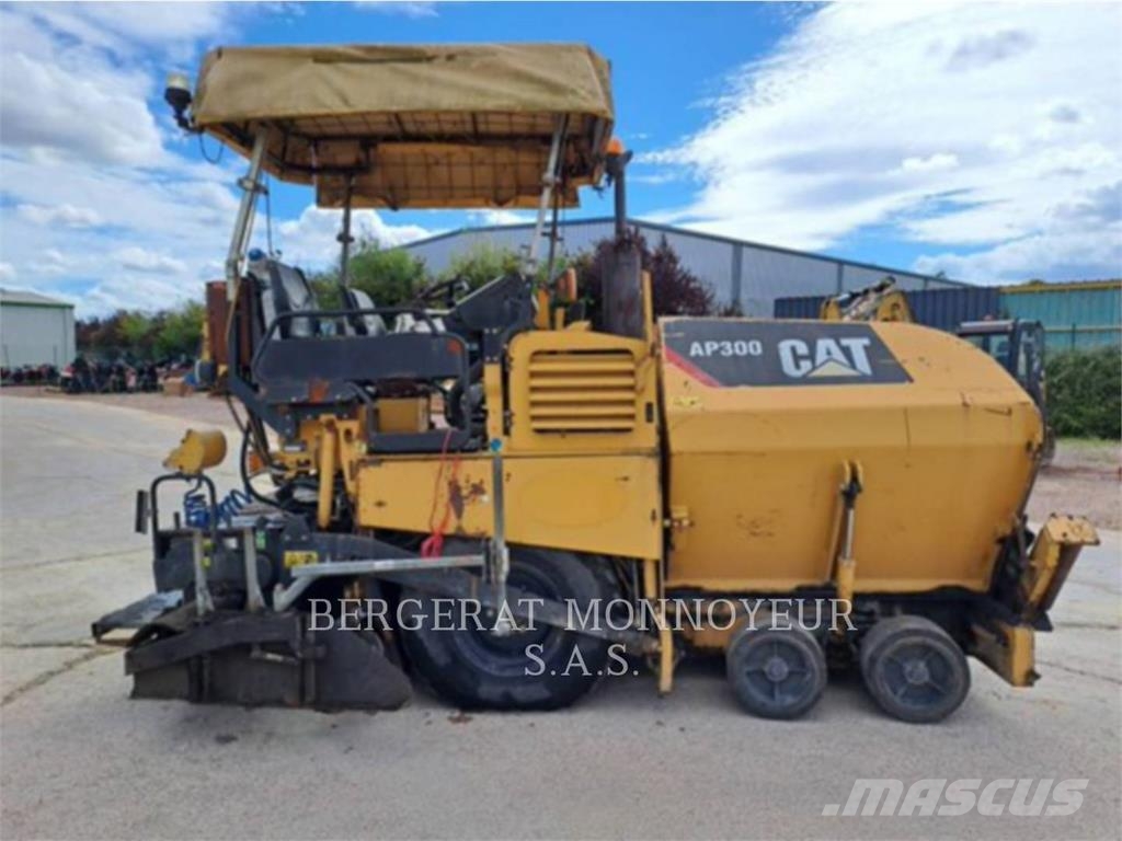 CAT AP300 Finišéry