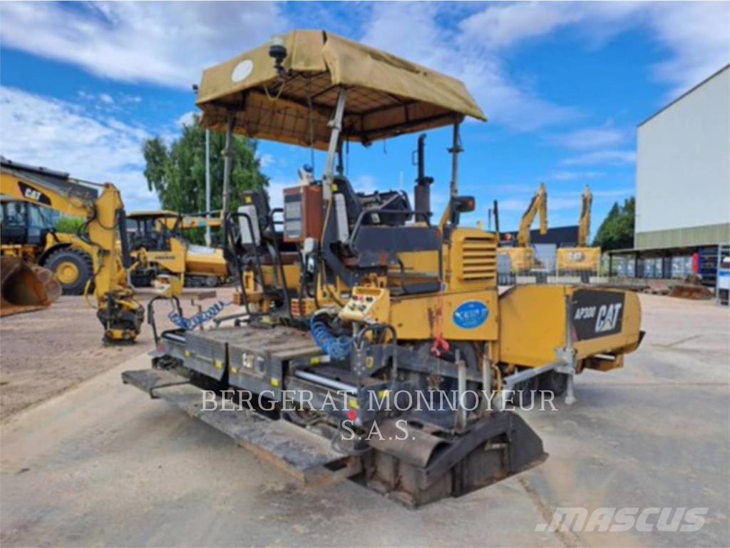 CAT AP300 Finišéry