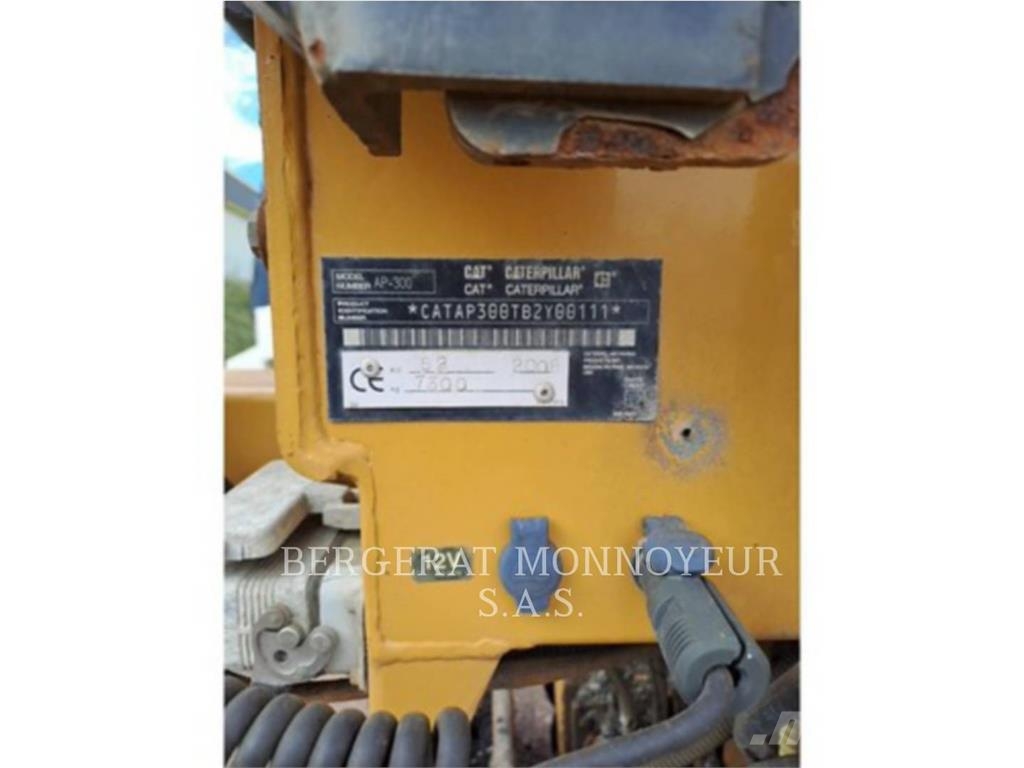 CAT AP300 Finišéry