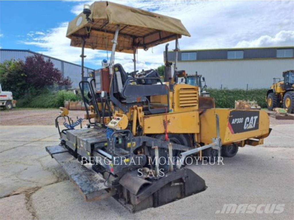 CAT AP300 Finišéry