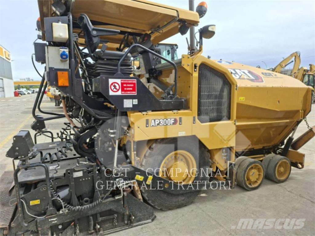 CAT AP300F Asfalt sericiler