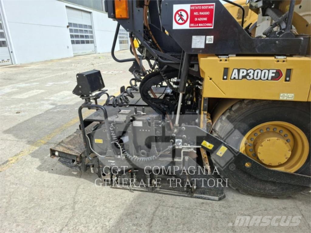 CAT AP300F Asfalt sericiler