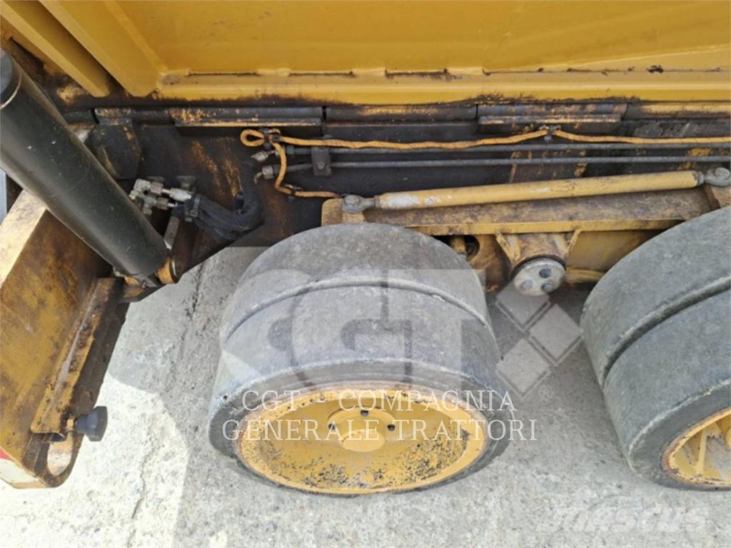 CAT AP300F Asfalt sericiler