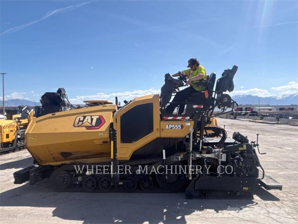 CAT AP555 Finišéry