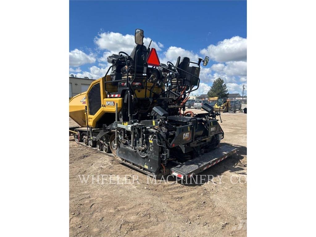 CAT AP555 معدات السفلتة