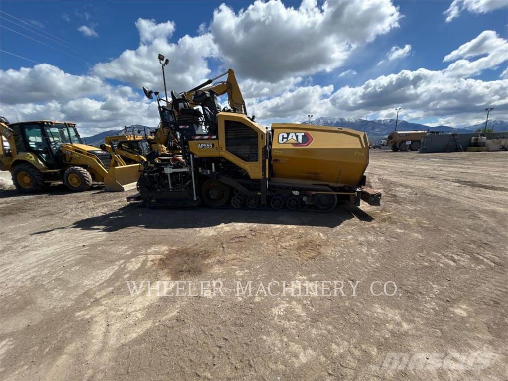CAT AP555 معدات السفلتة