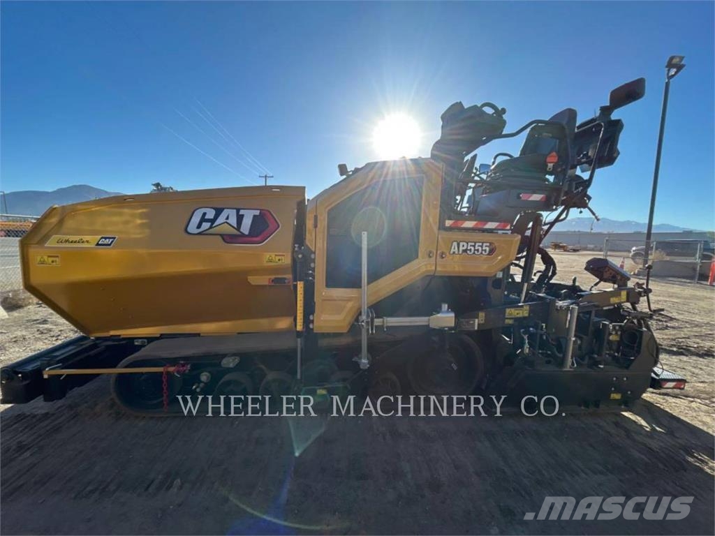CAT AP555 Asfaltafwerkmachines