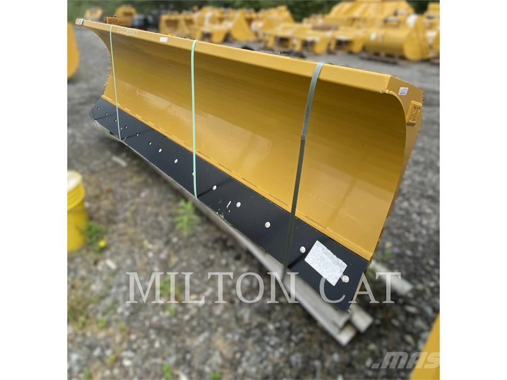 CAT BHL 9 SNOW PLOW, IT قاذفات الجليد