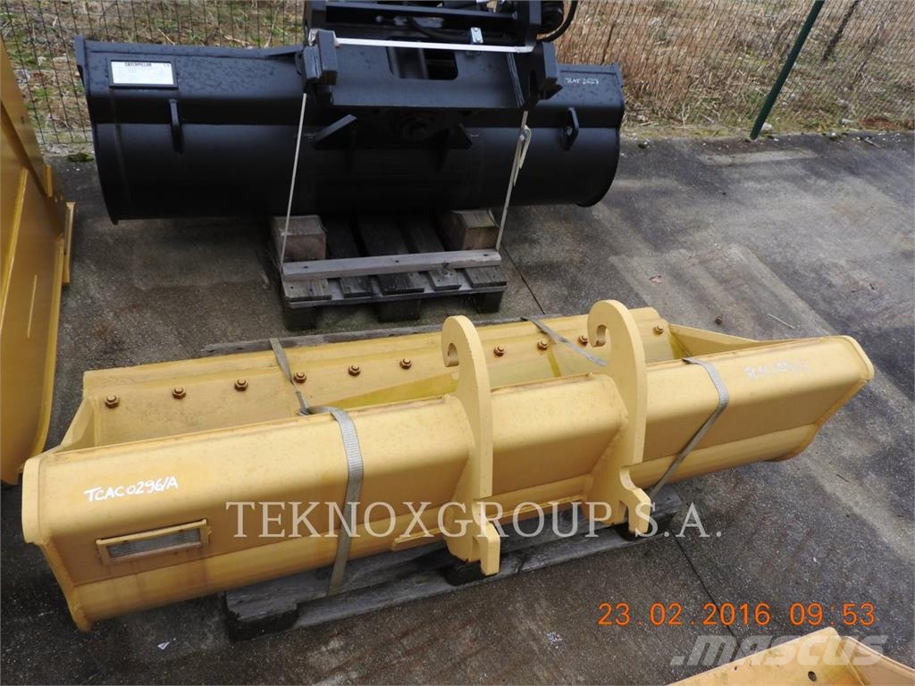 CAT BUCKET DC1800 FOR USE ON 307/308 Kašike / Korpe