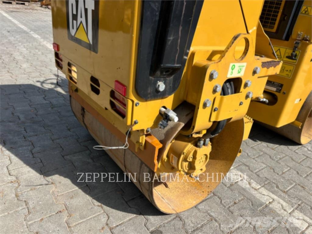 CAT CB1.7 토양 다짐기