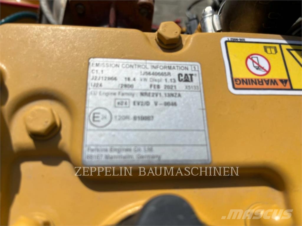 CAT CB1.7 토양 다짐기