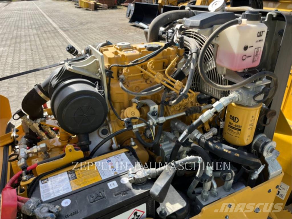 CAT CB1.7 토양 다짐기