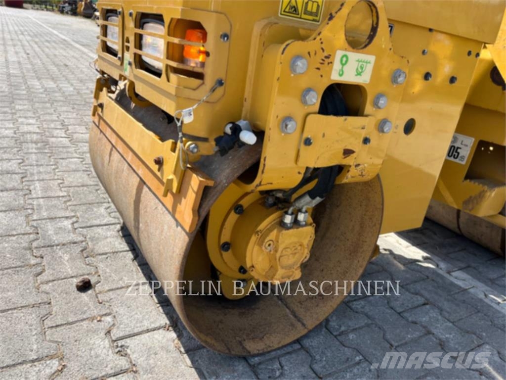 CAT CB1.7 토양 다짐기