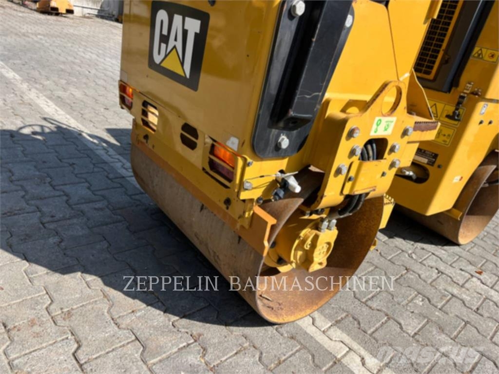 CAT CB1.7 토양 다짐기
