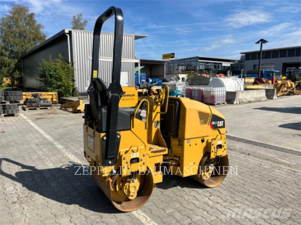 CAT CB1.7 토양 다짐기