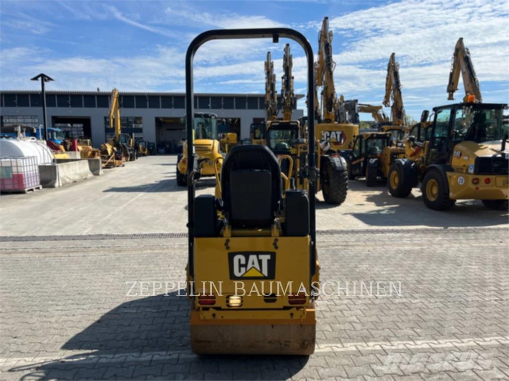 CAT CB1.7 토양 다짐기