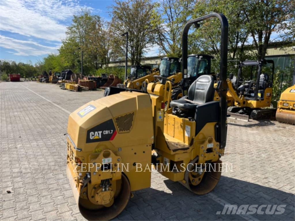 CAT CB1.7 토양 다짐기